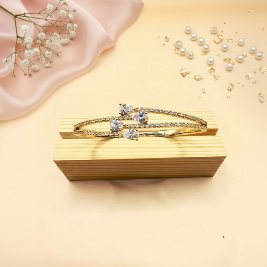 Petal Spark Bracelet (Gold Finish)