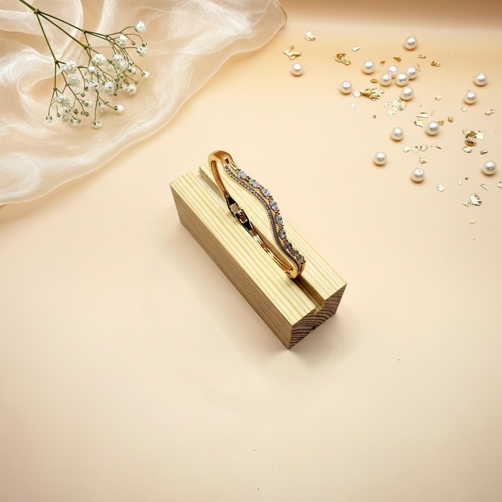 Luna Curve Bracelet (Gold Finish)
