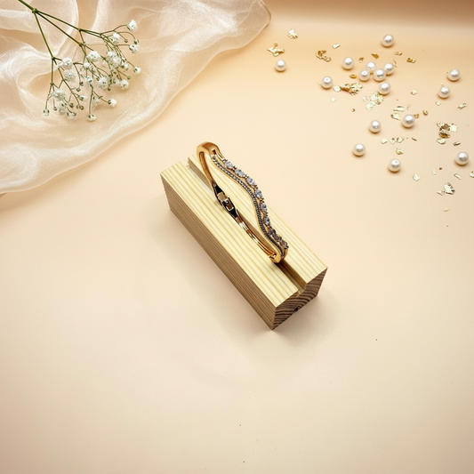 Luna Curve Bracelet (Gold Finish)
