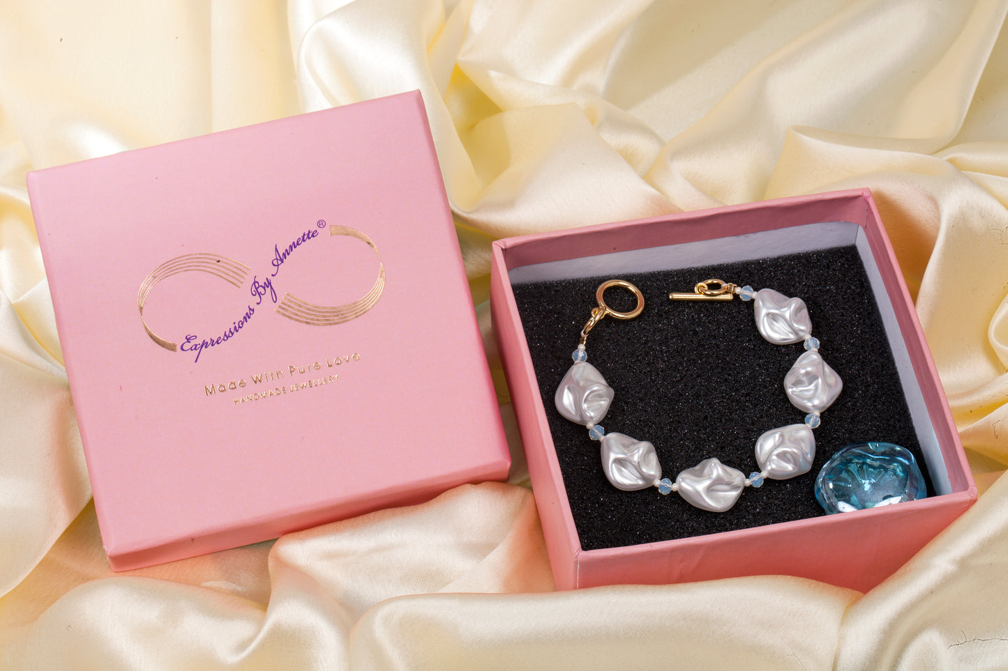 Sculpted Shine - White Shell Pearl Bracelet