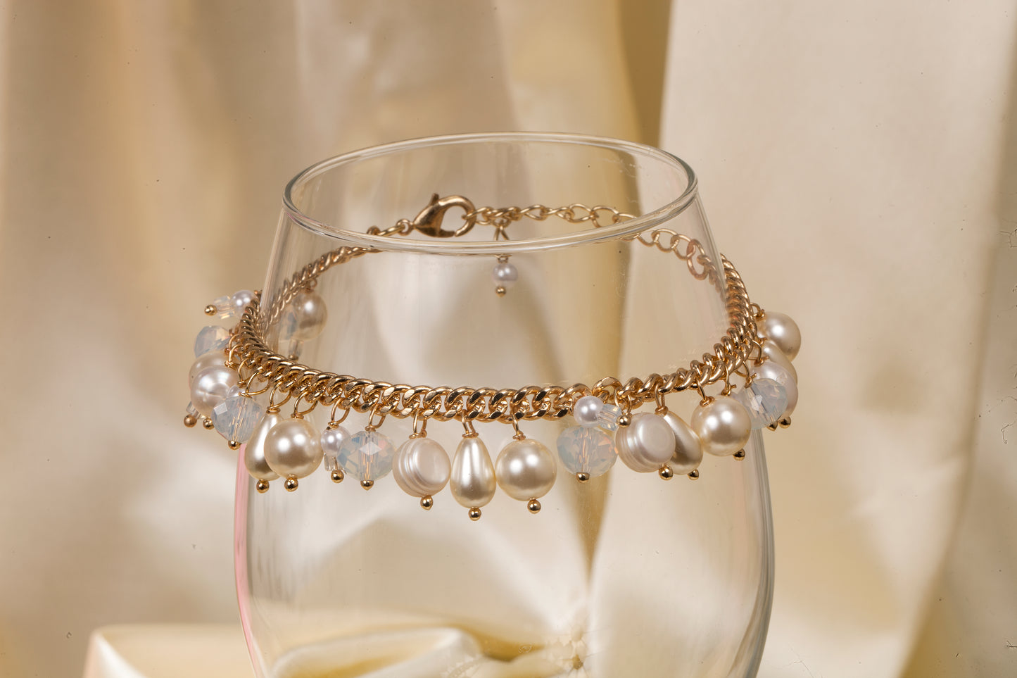Lustrous Charm - Swarovski & Shell Pearl Dangle Bracelet