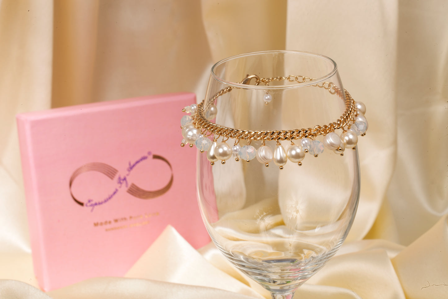 Lustrous Charm - Swarovski & Shell Pearl Dangle Bracelet